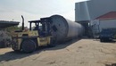 堆高機搬運加拖板車運送-巨型桶槽搬運